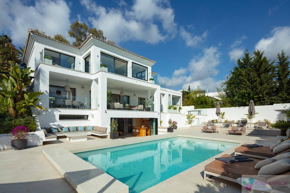 Venta de villa en Nueva Andalucía