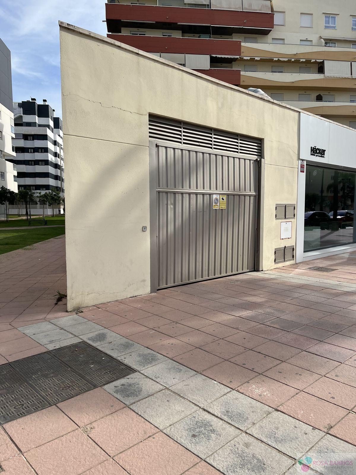 For sale of commercial in Estepona