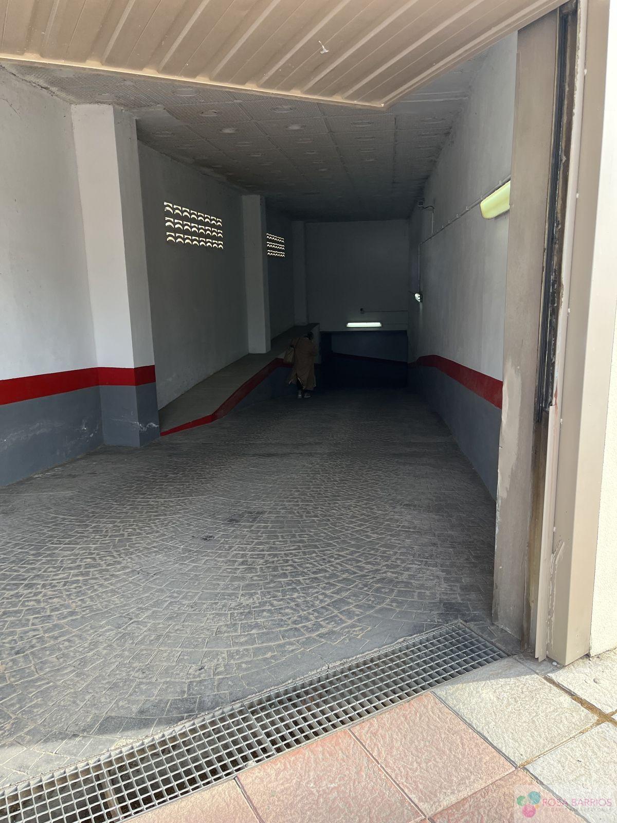 For sale of commercial in Estepona