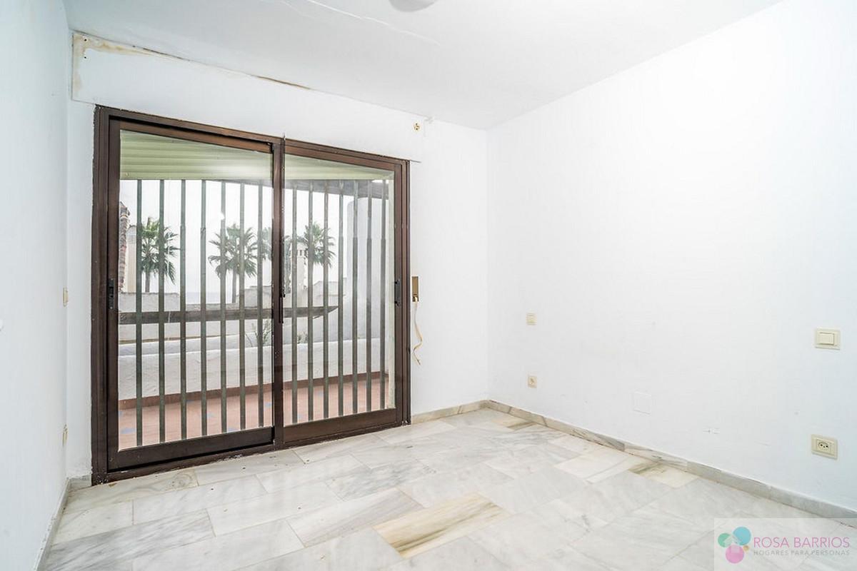 Zu verkaufen von villa in
 Estepona