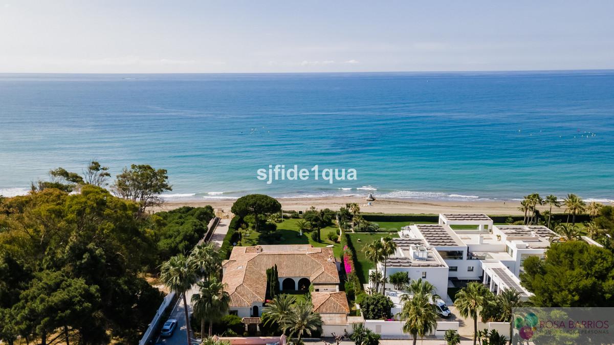 For sale of villa in Estepona