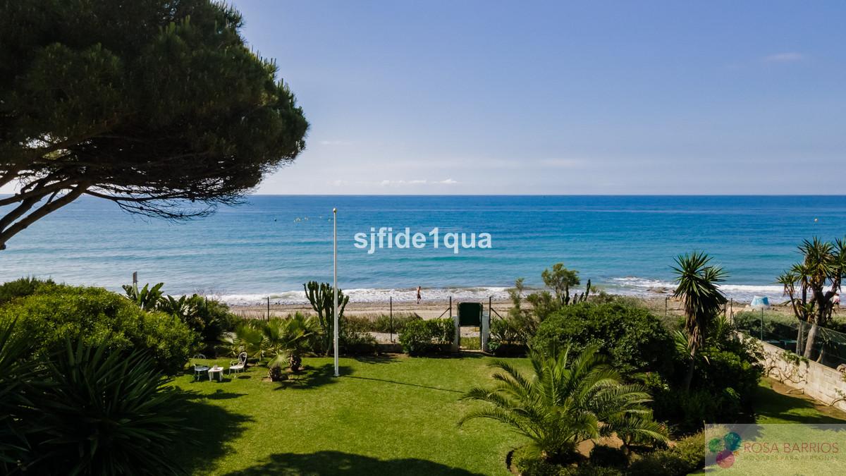 For sale of villa in Estepona