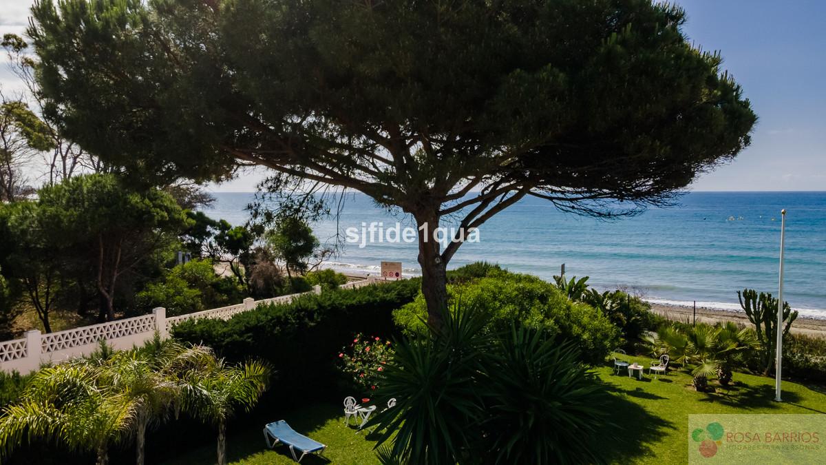 For sale of villa in Estepona