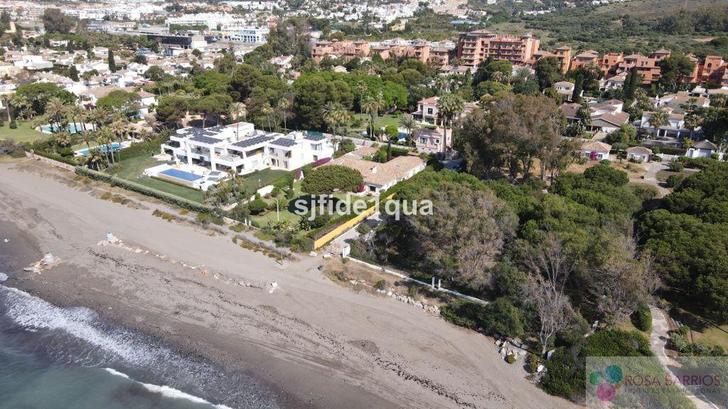 For sale of villa in Estepona