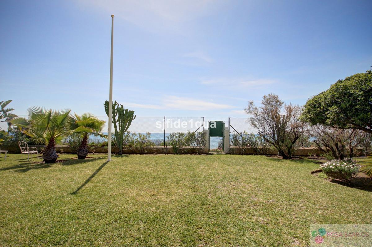 For sale of villa in Estepona