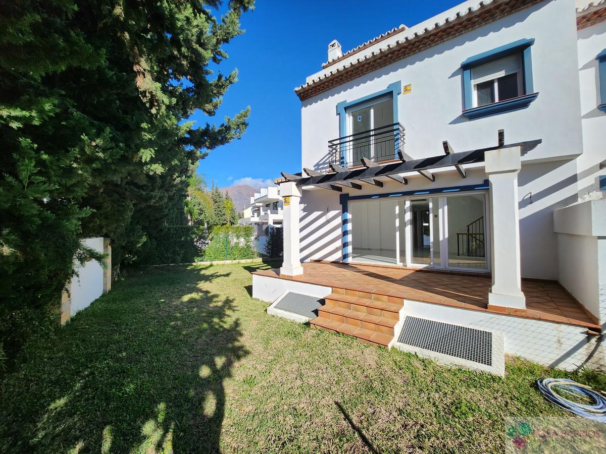 For sale of villa in Estepona