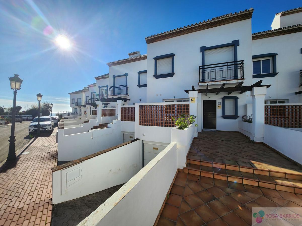For sale of villa in Estepona