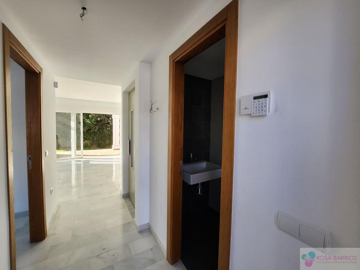 For sale of villa in Estepona