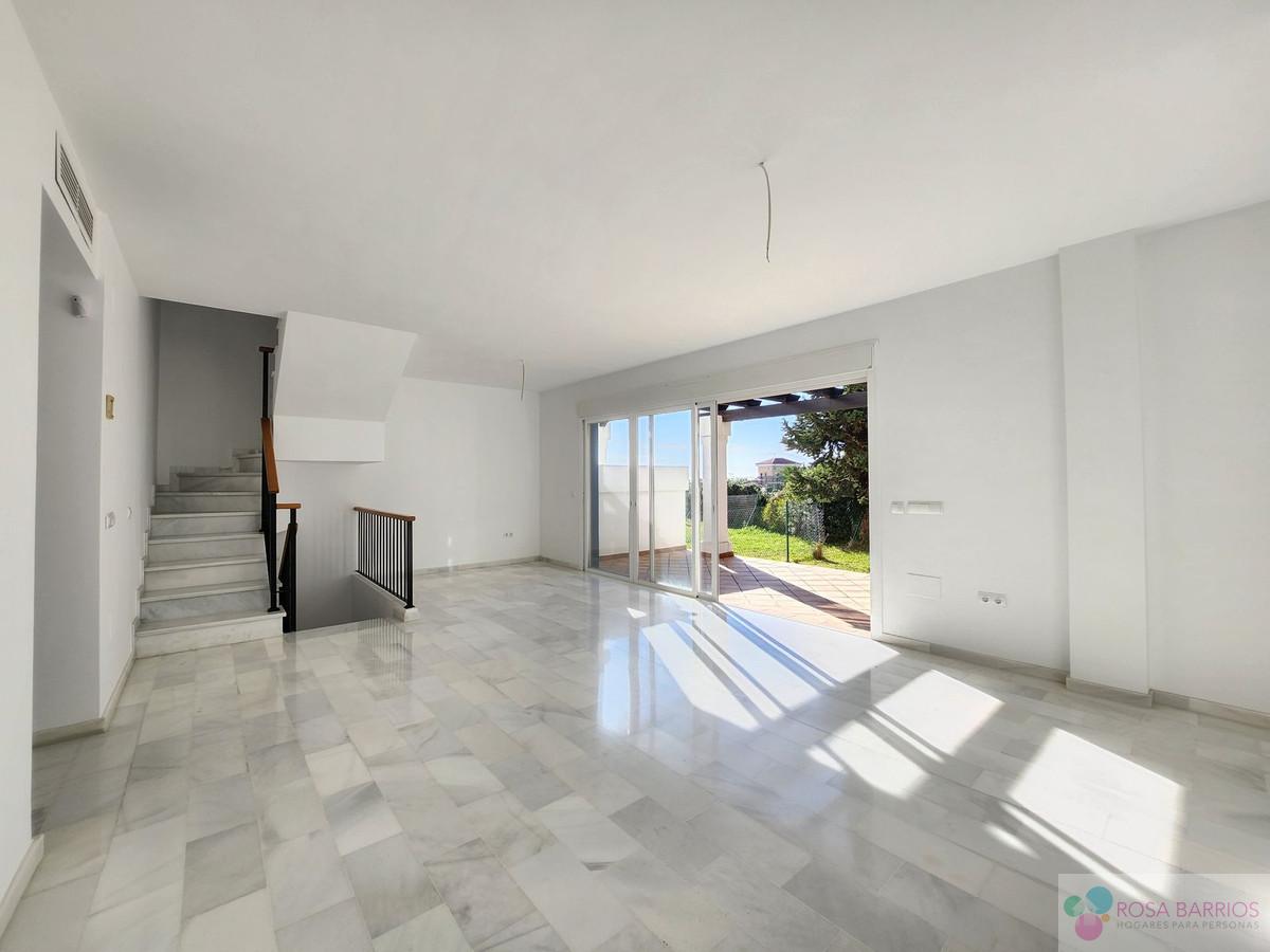 For sale of villa in Estepona