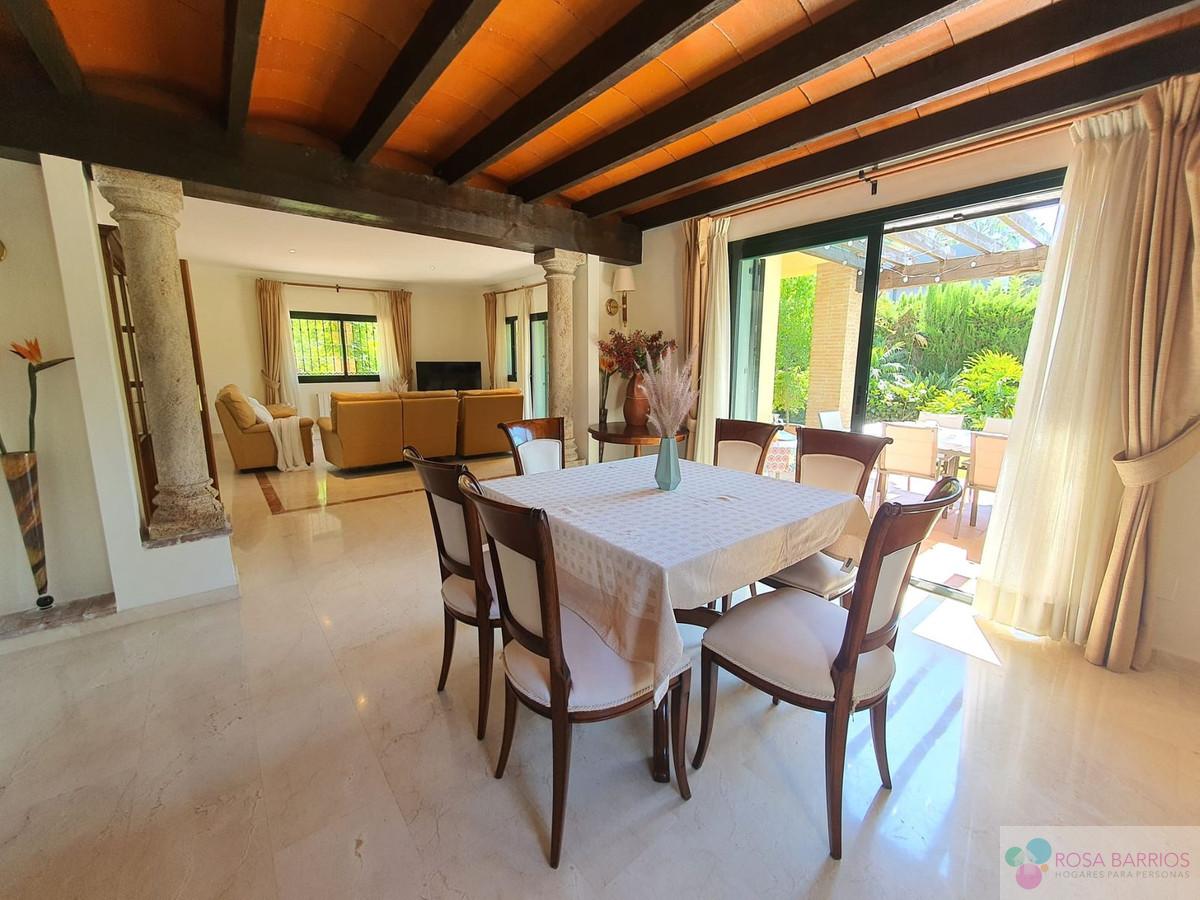 Venta de villa en Nueva Andalucía