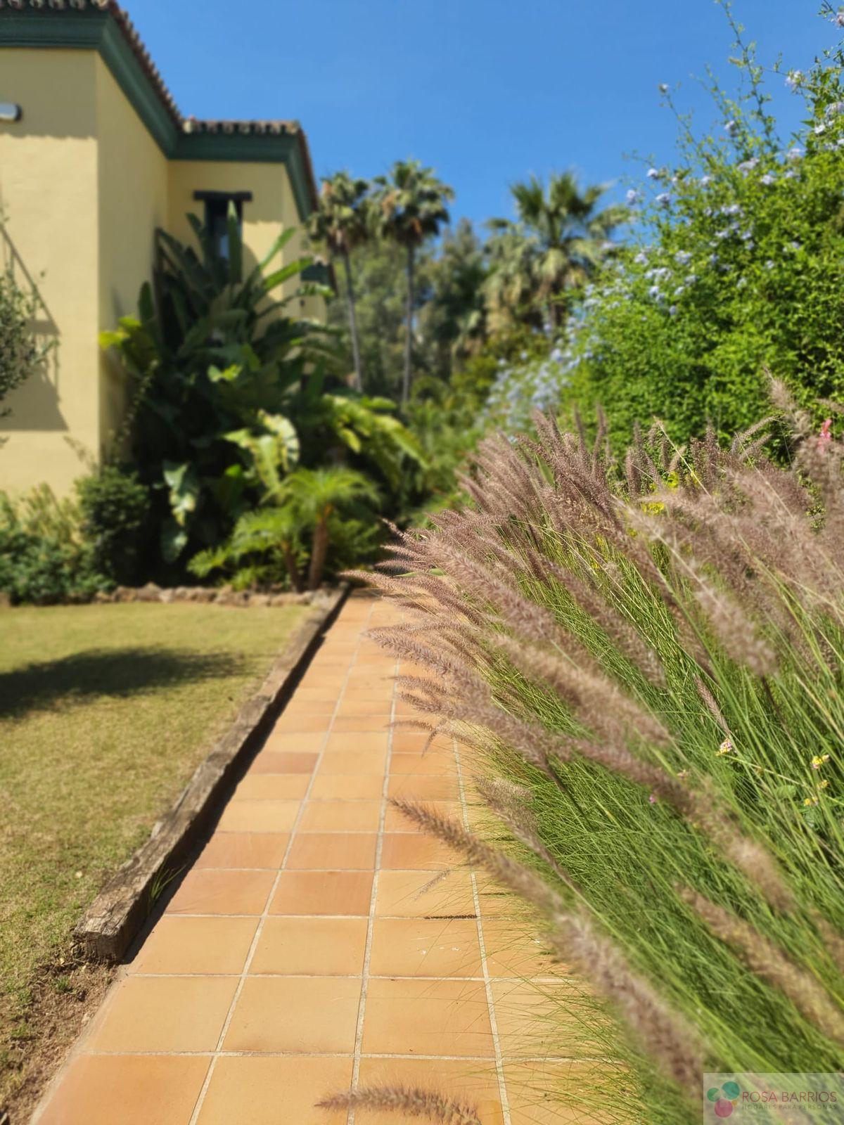 Venta de villa en Nueva Andalucía