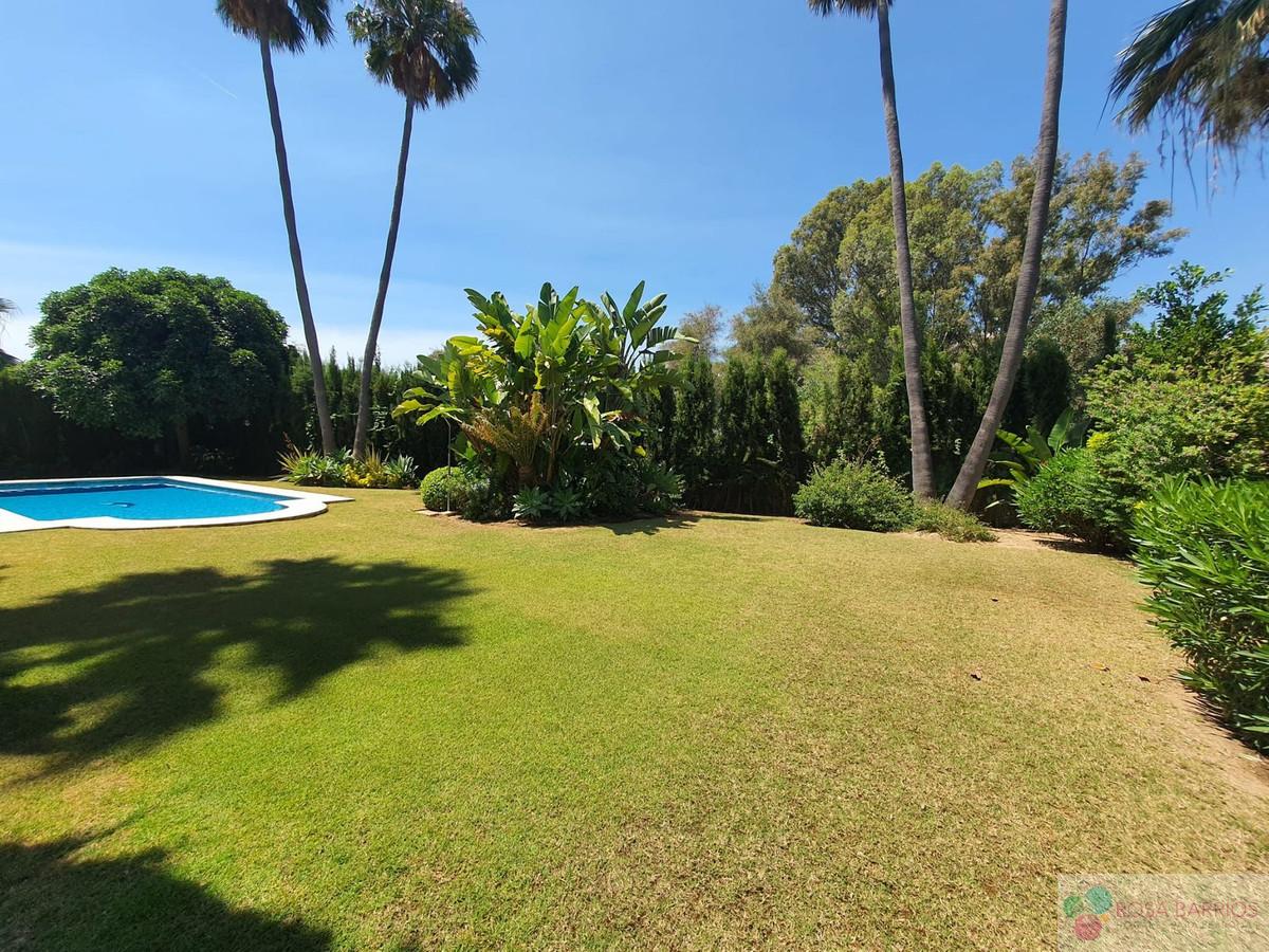 Venta de villa en Nueva Andalucía