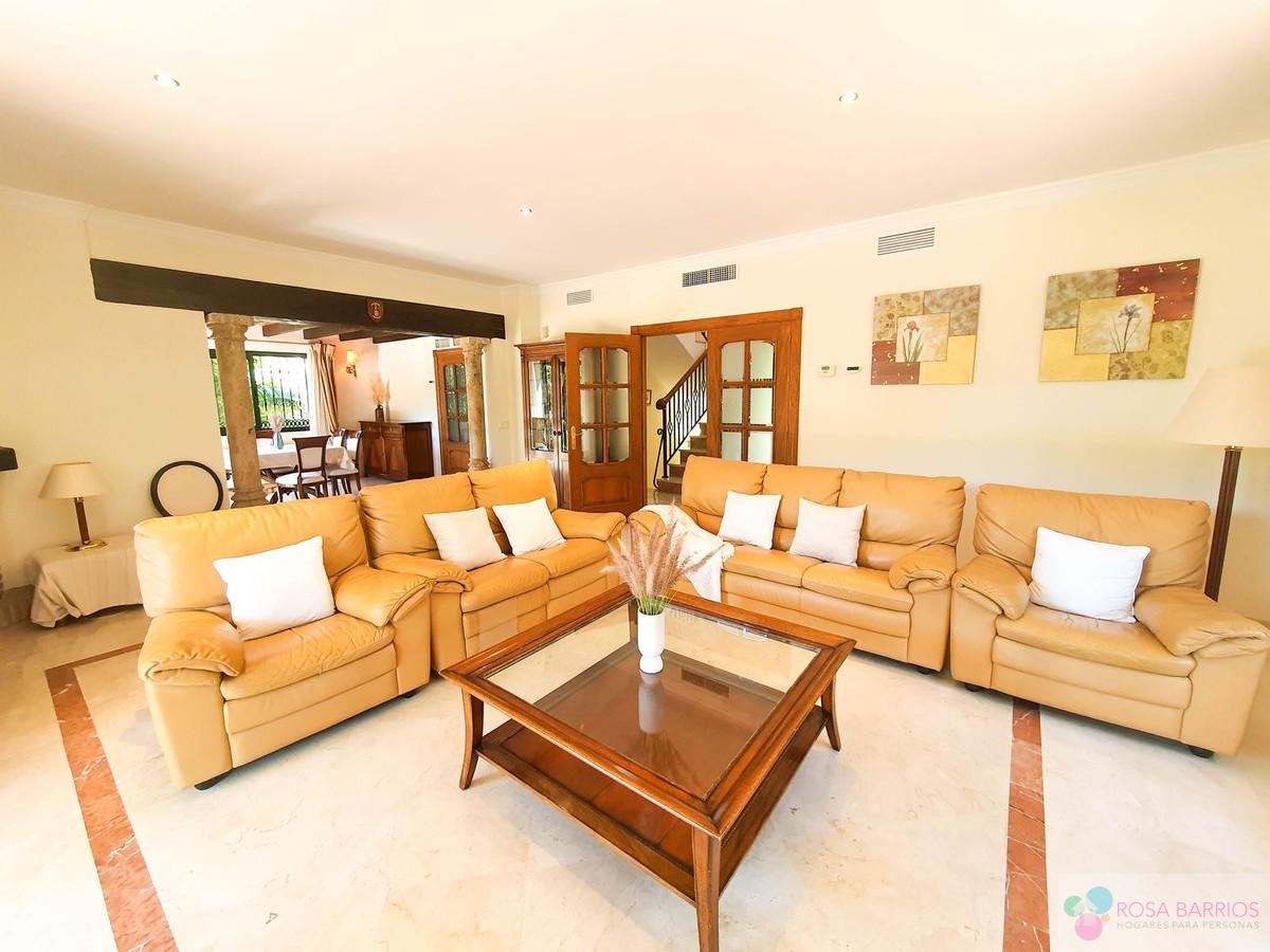 Venta de villa en Nueva Andalucía
