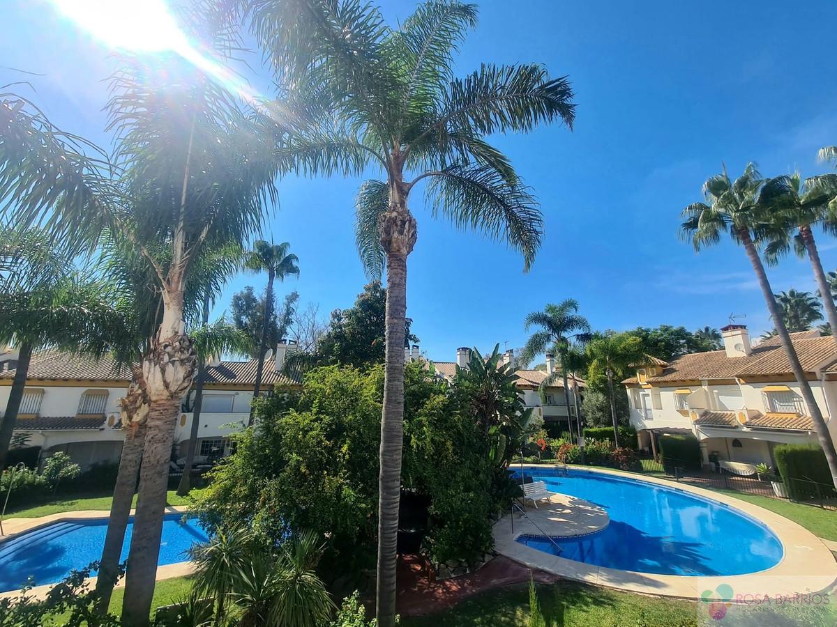 For sale of villa in Puerto Banús