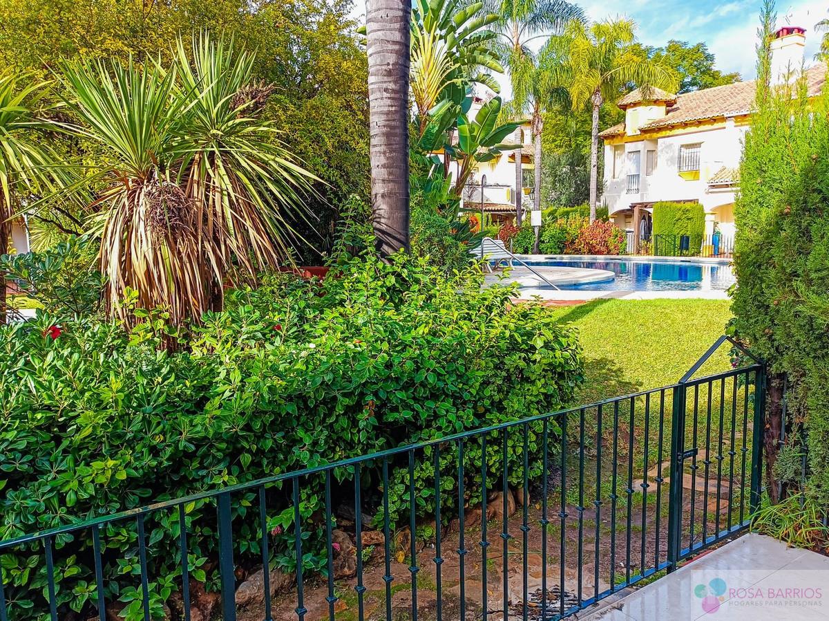 For sale of villa in Puerto Banús