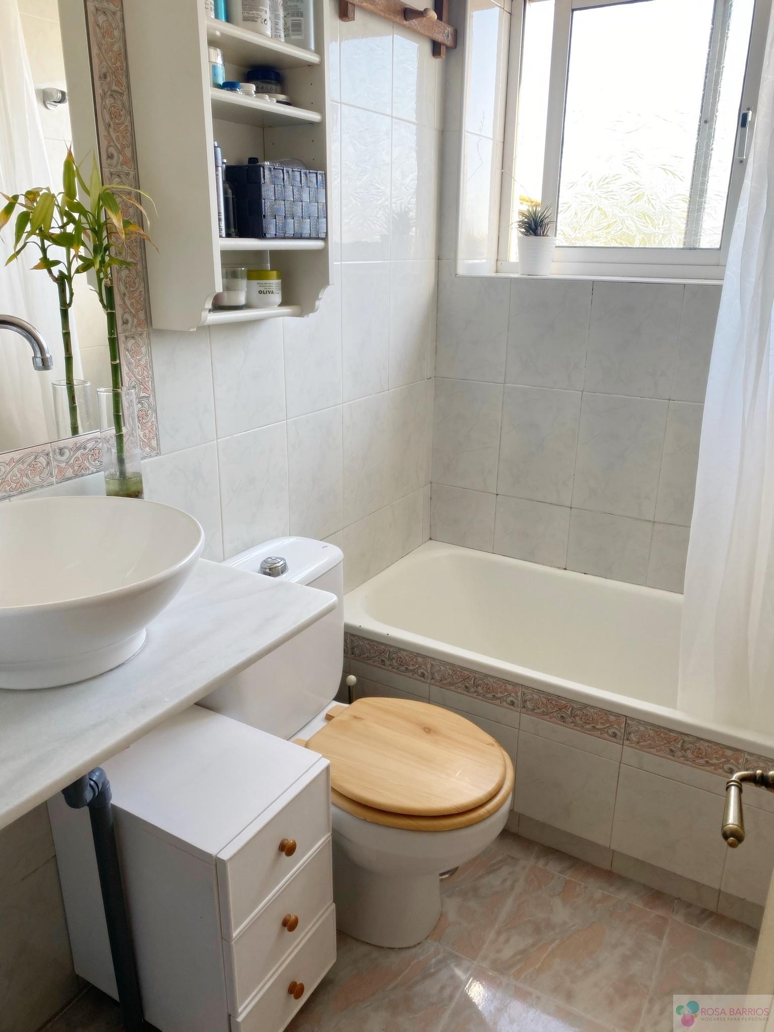 For sale of flat in Nueva Andalucía