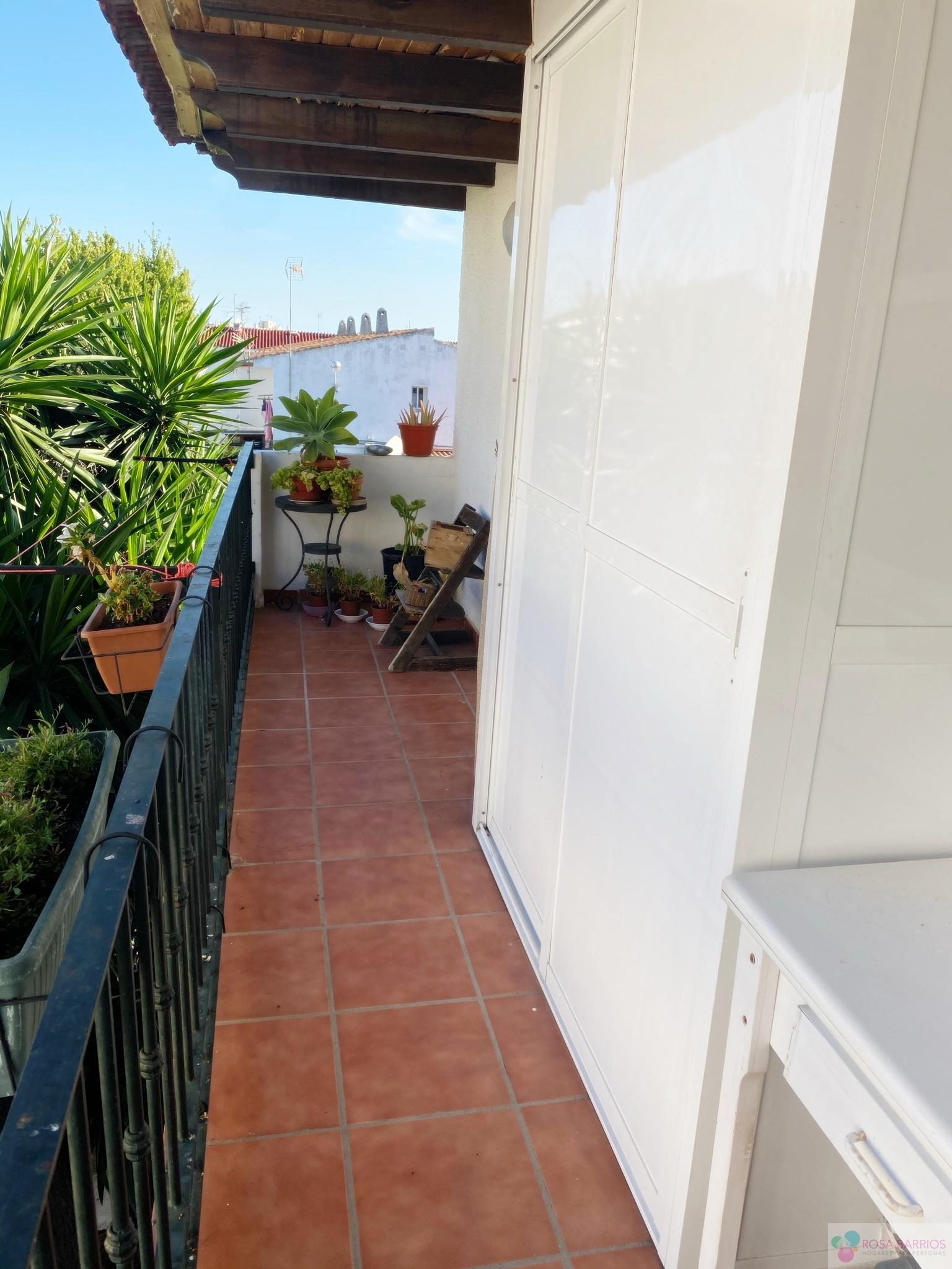 For sale of flat in Nueva Andalucía