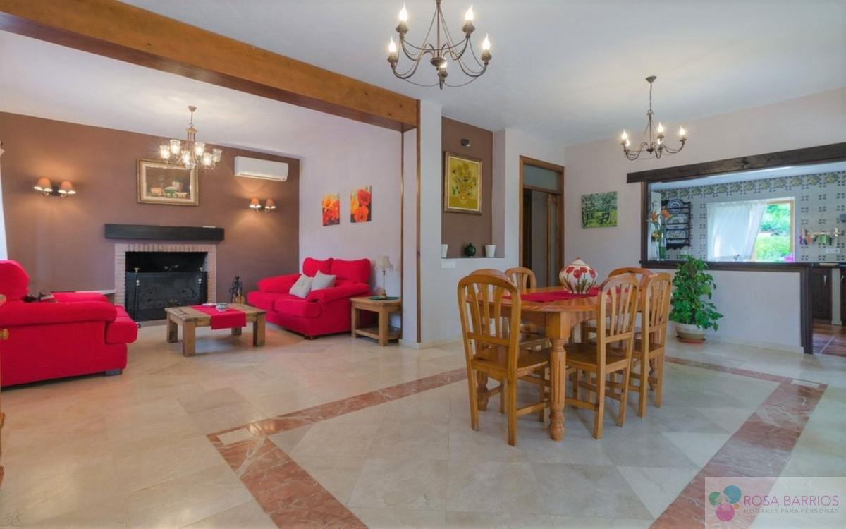 For sale of villa in Estepona