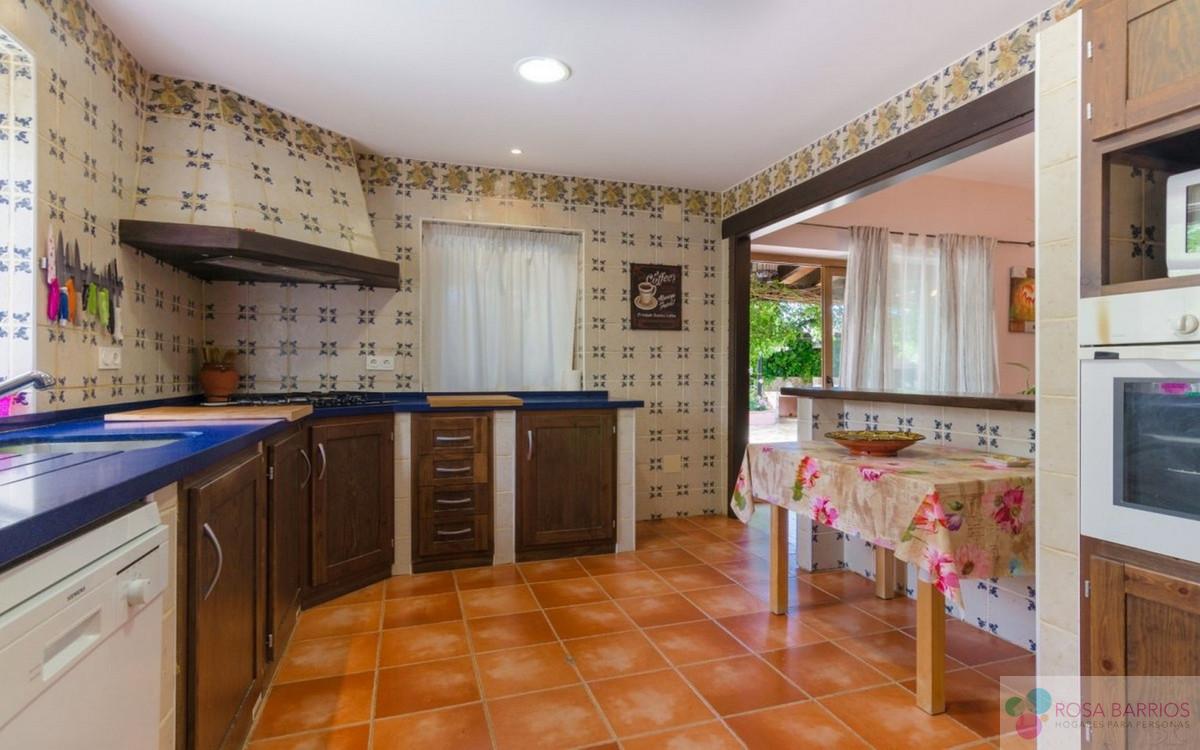 For sale of villa in Estepona