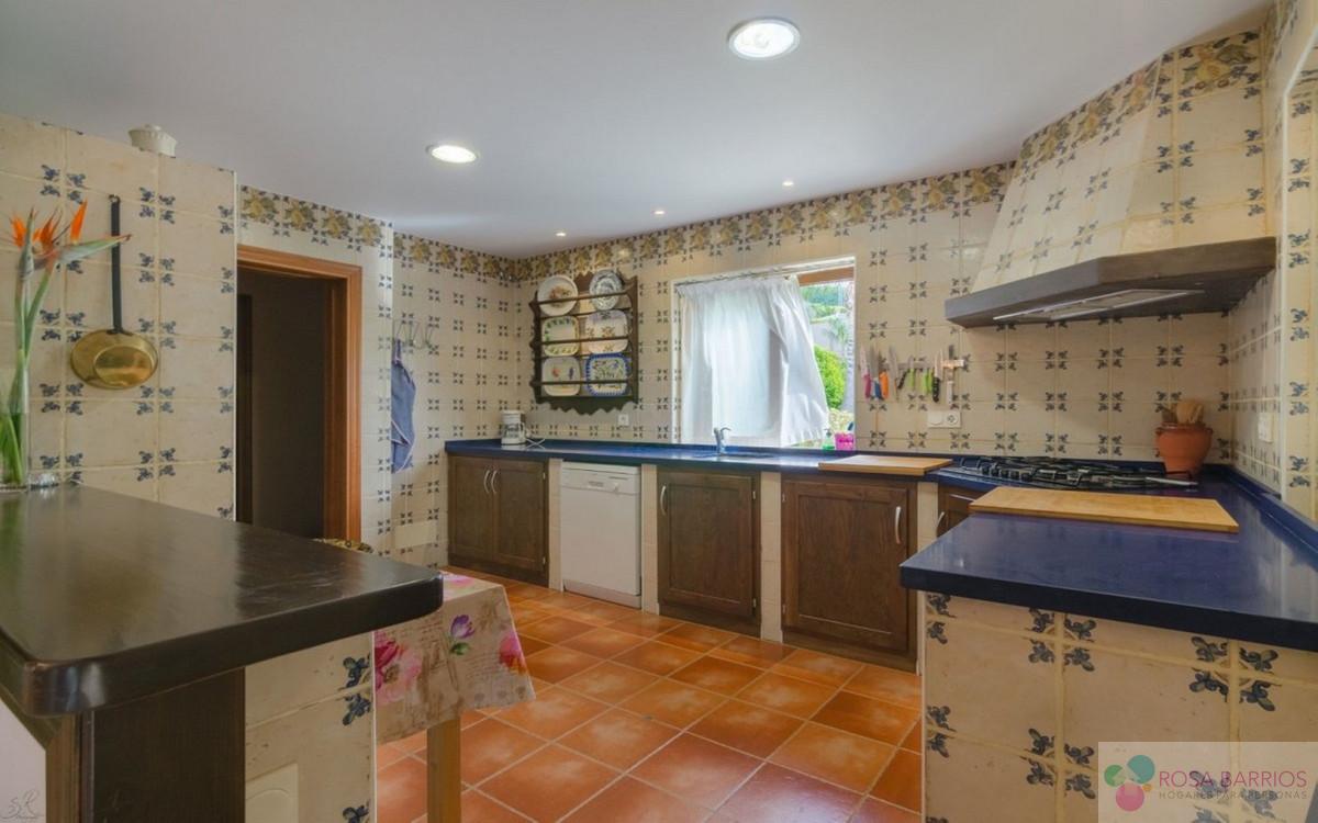 For sale of villa in Estepona
