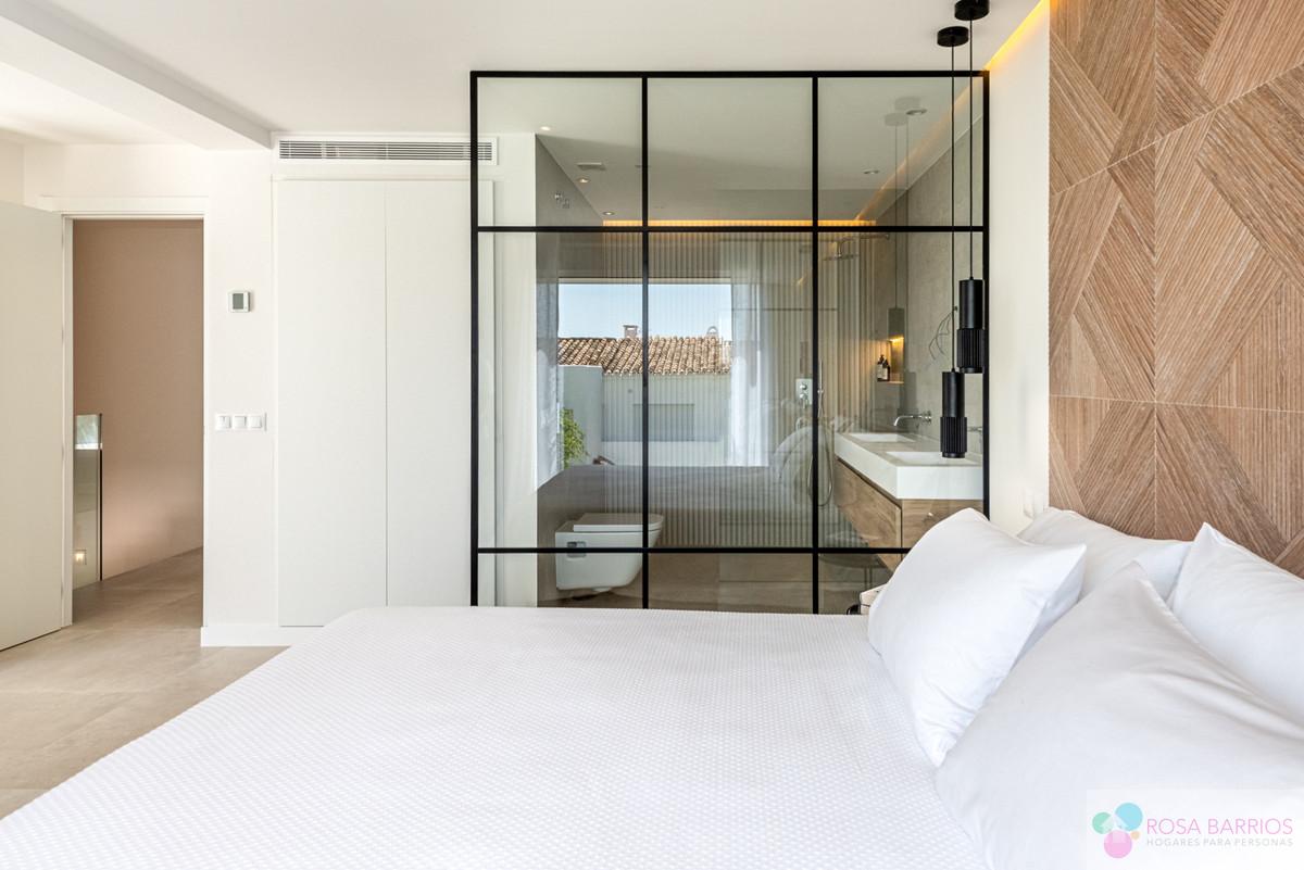 For sale of villa in Nueva Andalucía