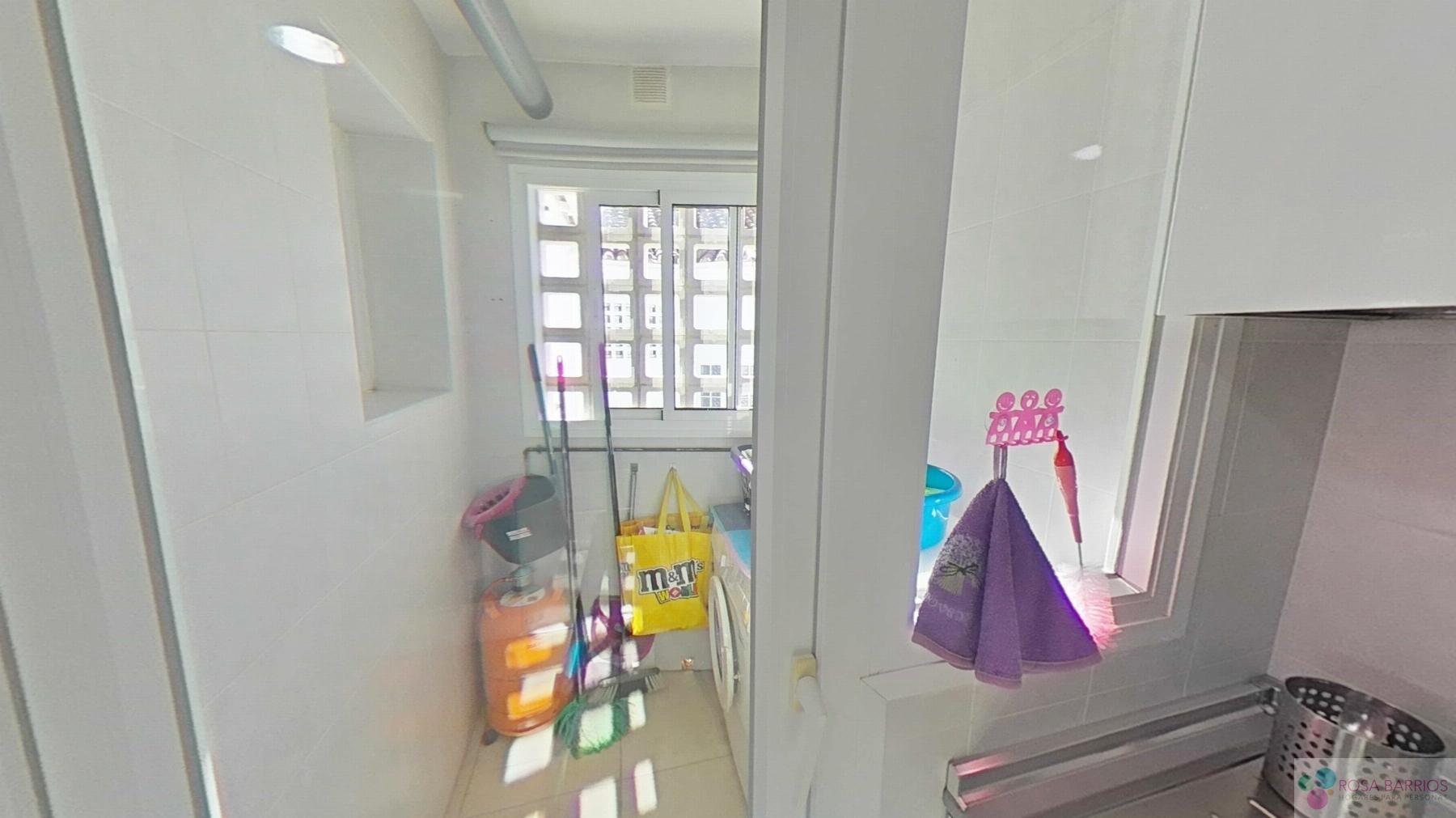 For sale of penthouse in Nueva Andalucía