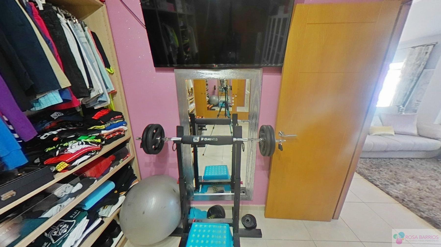 For sale of penthouse in Nueva Andalucía