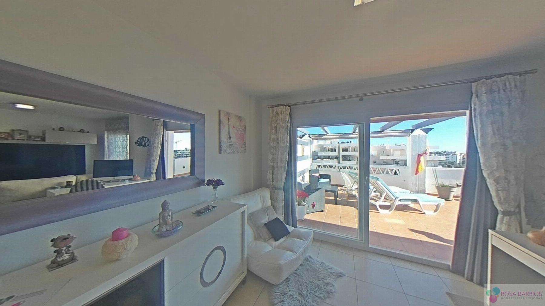 For sale of penthouse in Nueva Andalucía