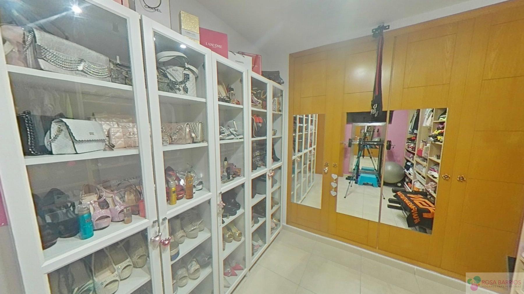 For sale of penthouse in Nueva Andalucía