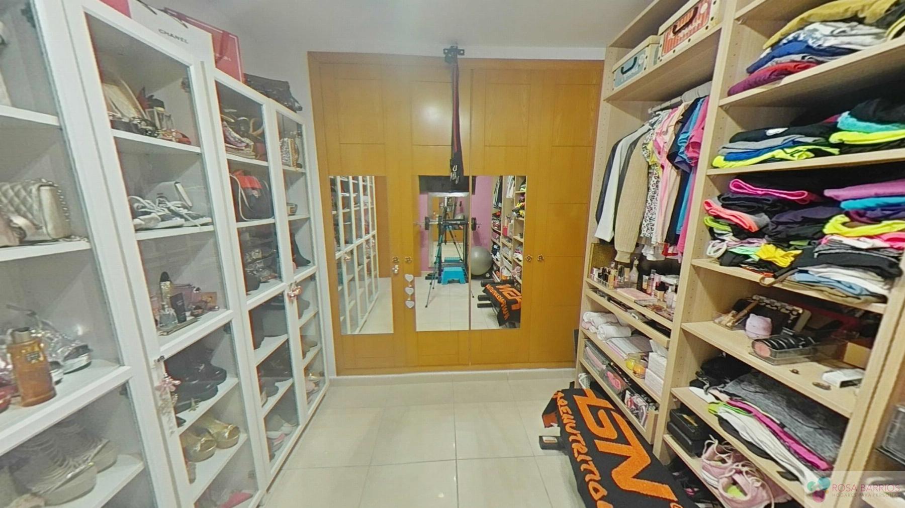 For sale of penthouse in Nueva Andalucía