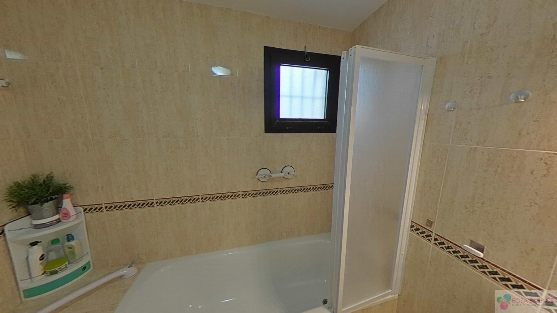 For sale of flat in Nueva Andalucía