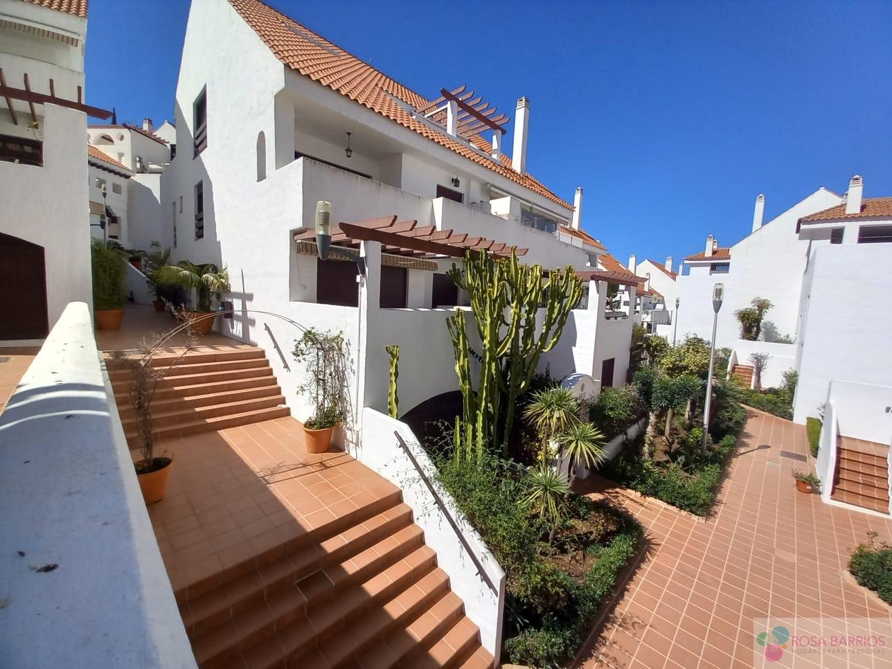 For sale of flat in Nueva Andalucía