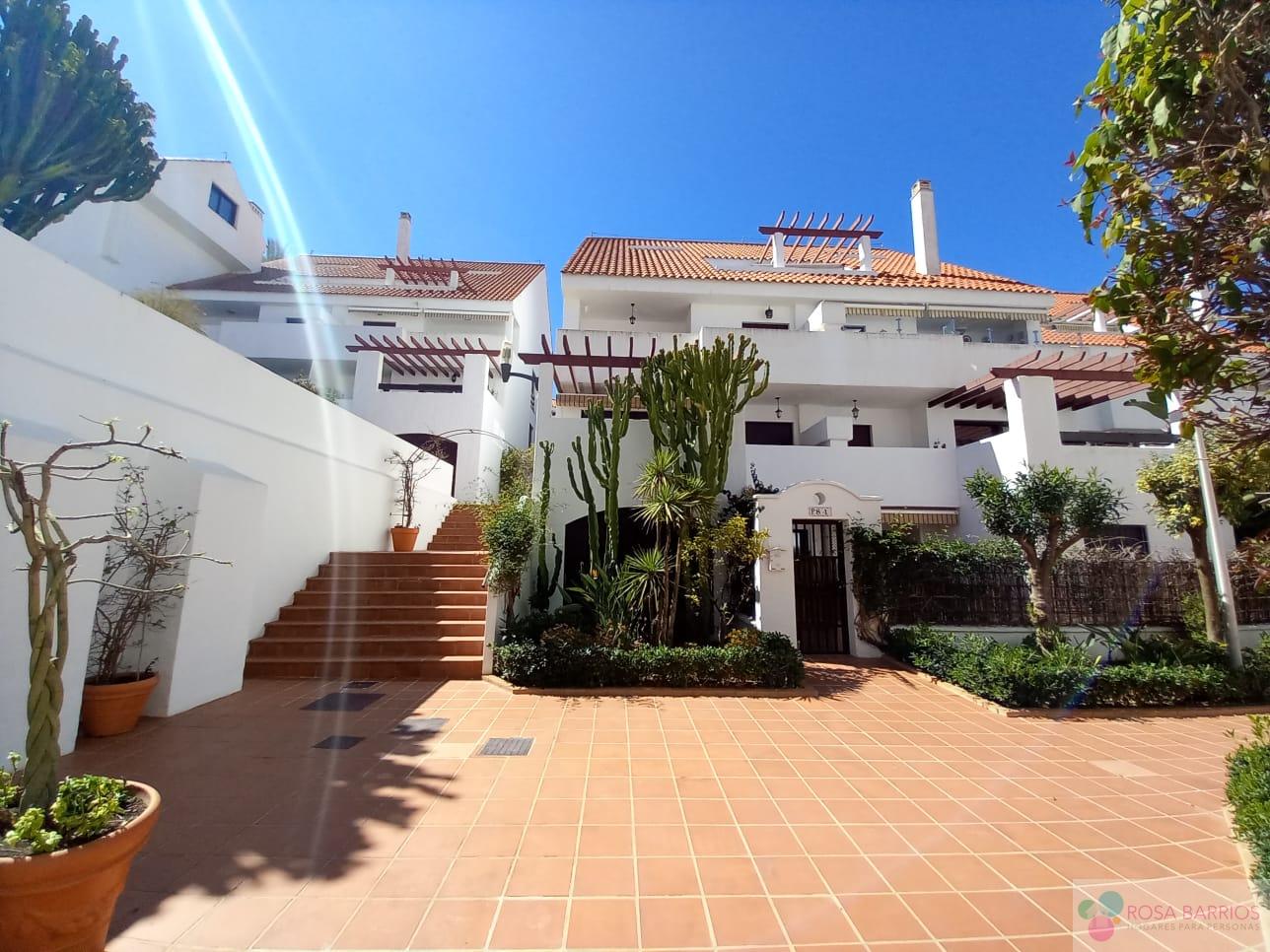 For sale of flat in Nueva Andalucía