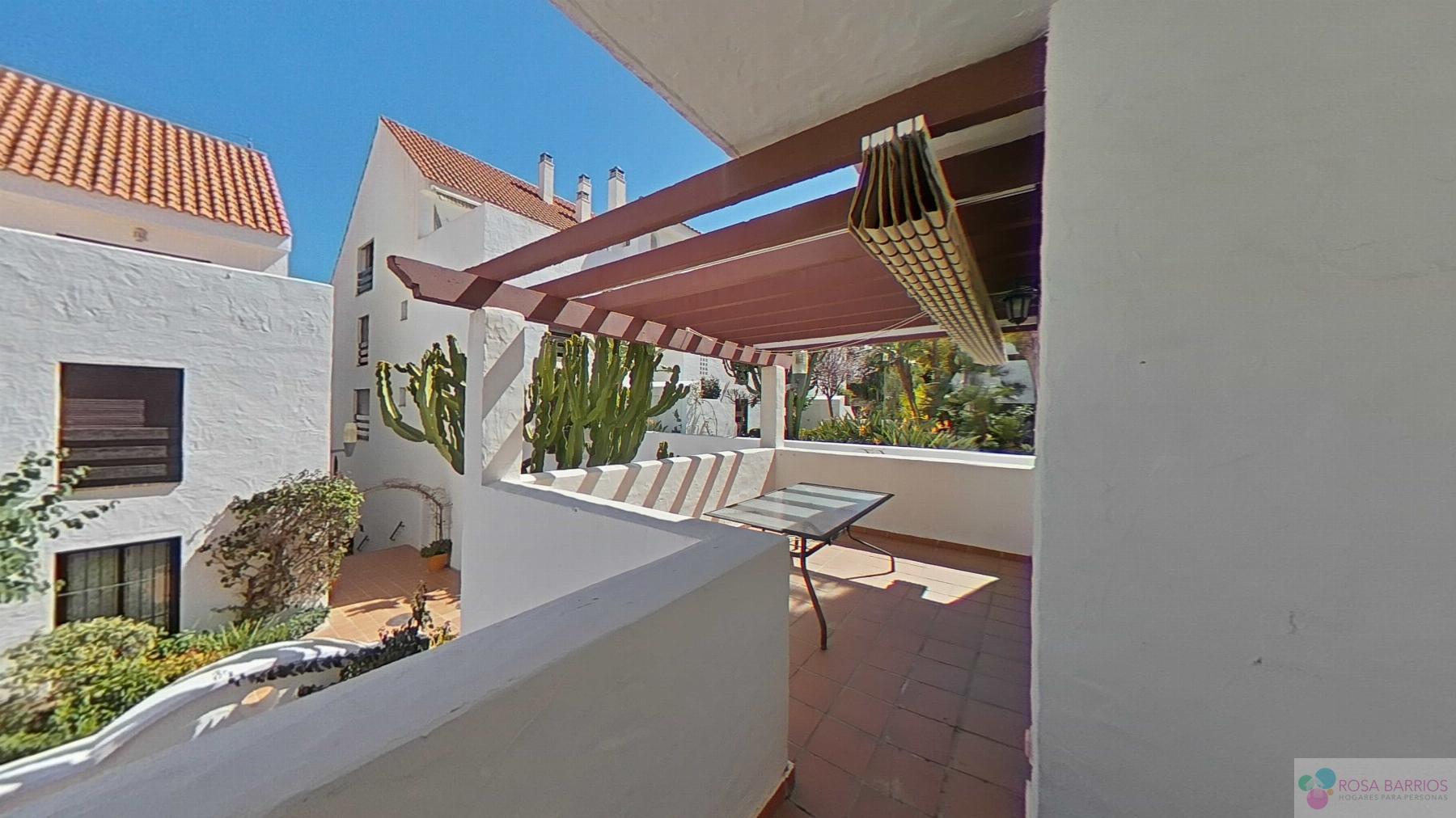 For sale of flat in Nueva Andalucía