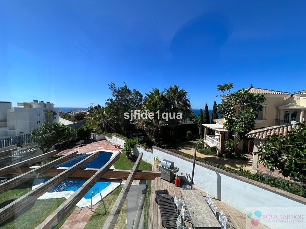 For sale of villa in Estepona