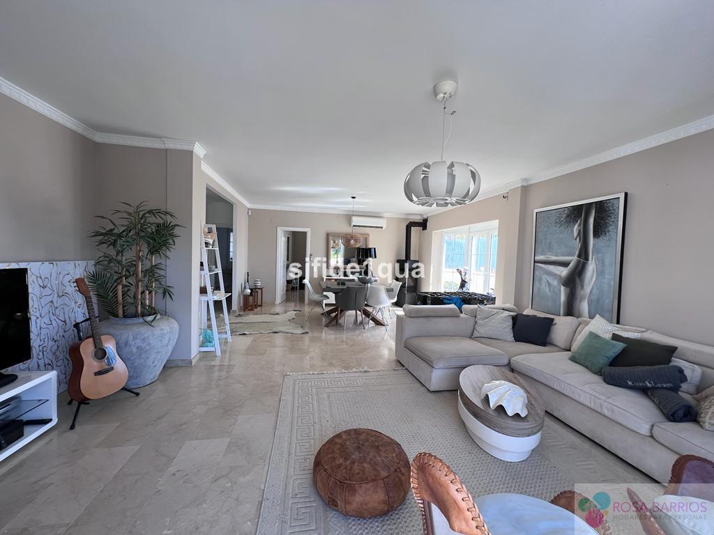 For sale of villa in Estepona
