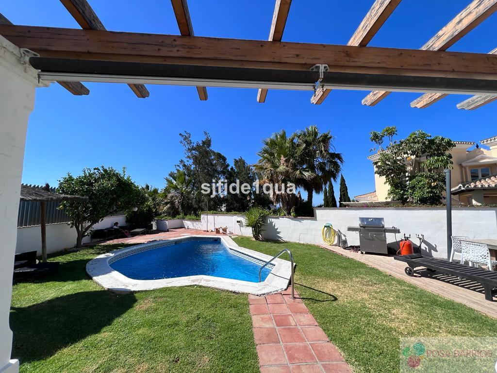 For sale of villa in Estepona