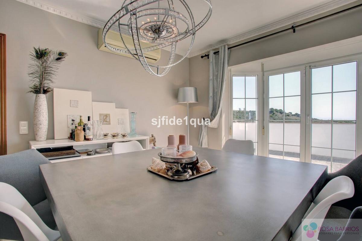 For sale of villa in Estepona