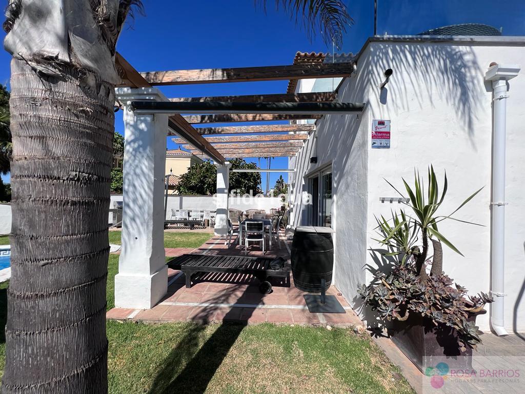 For sale of villa in Estepona