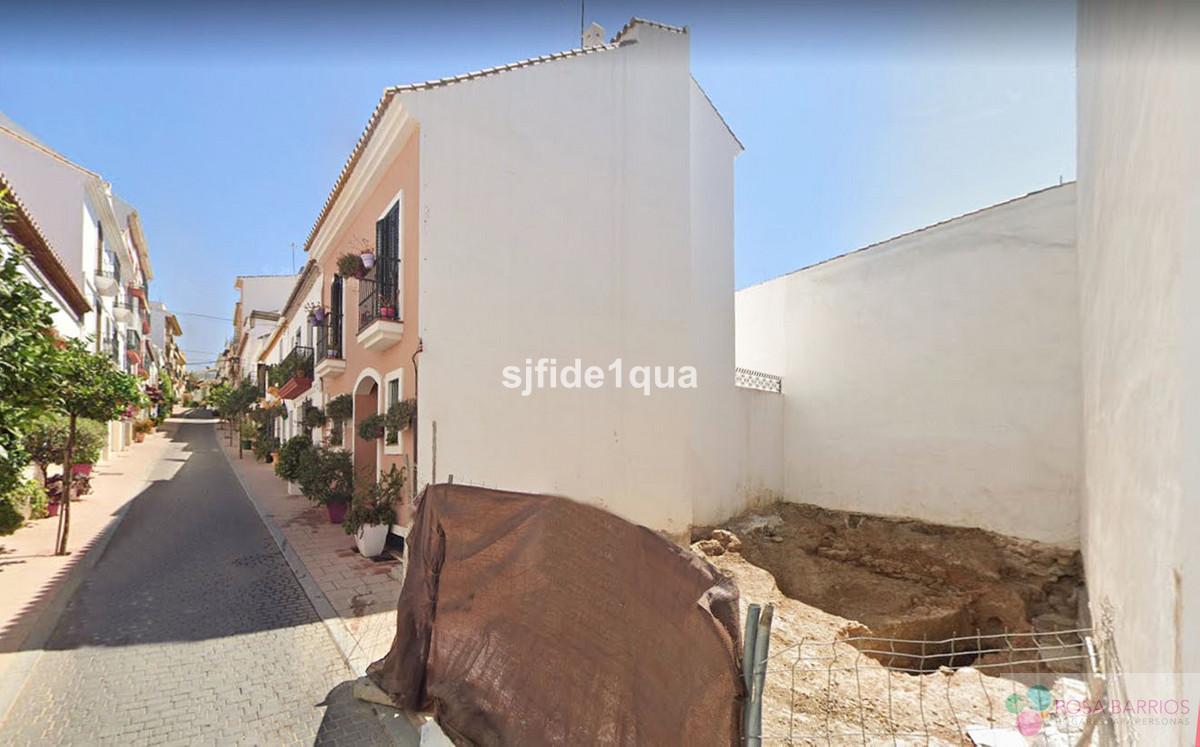 For sale of land in Estepona