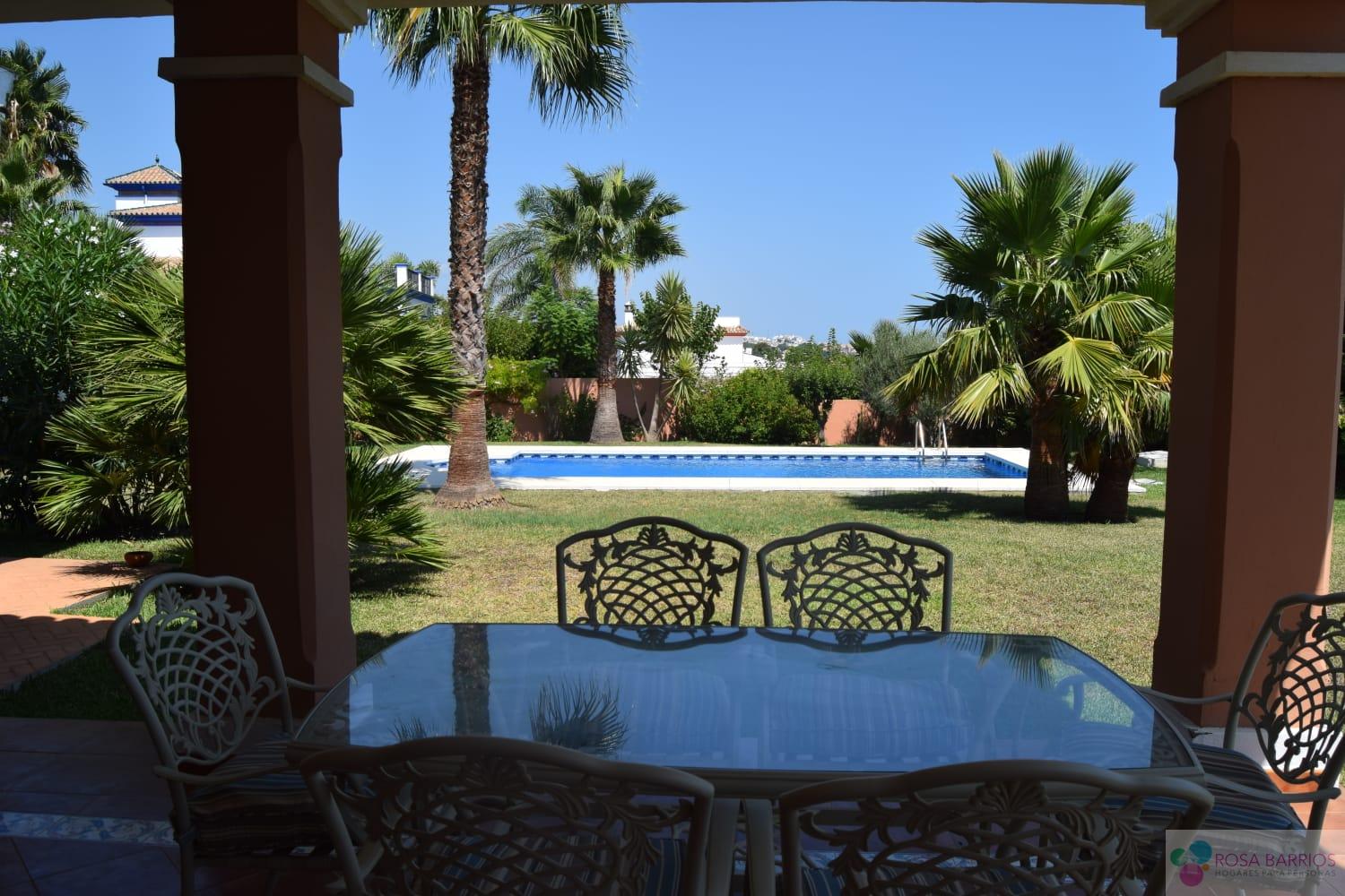 For sale of villa in Estepona
