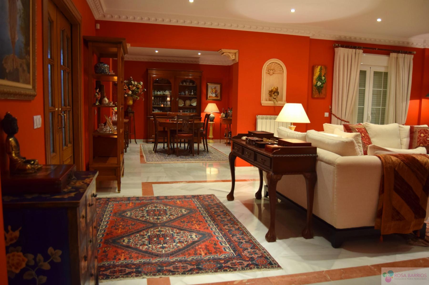 For sale of villa in Estepona