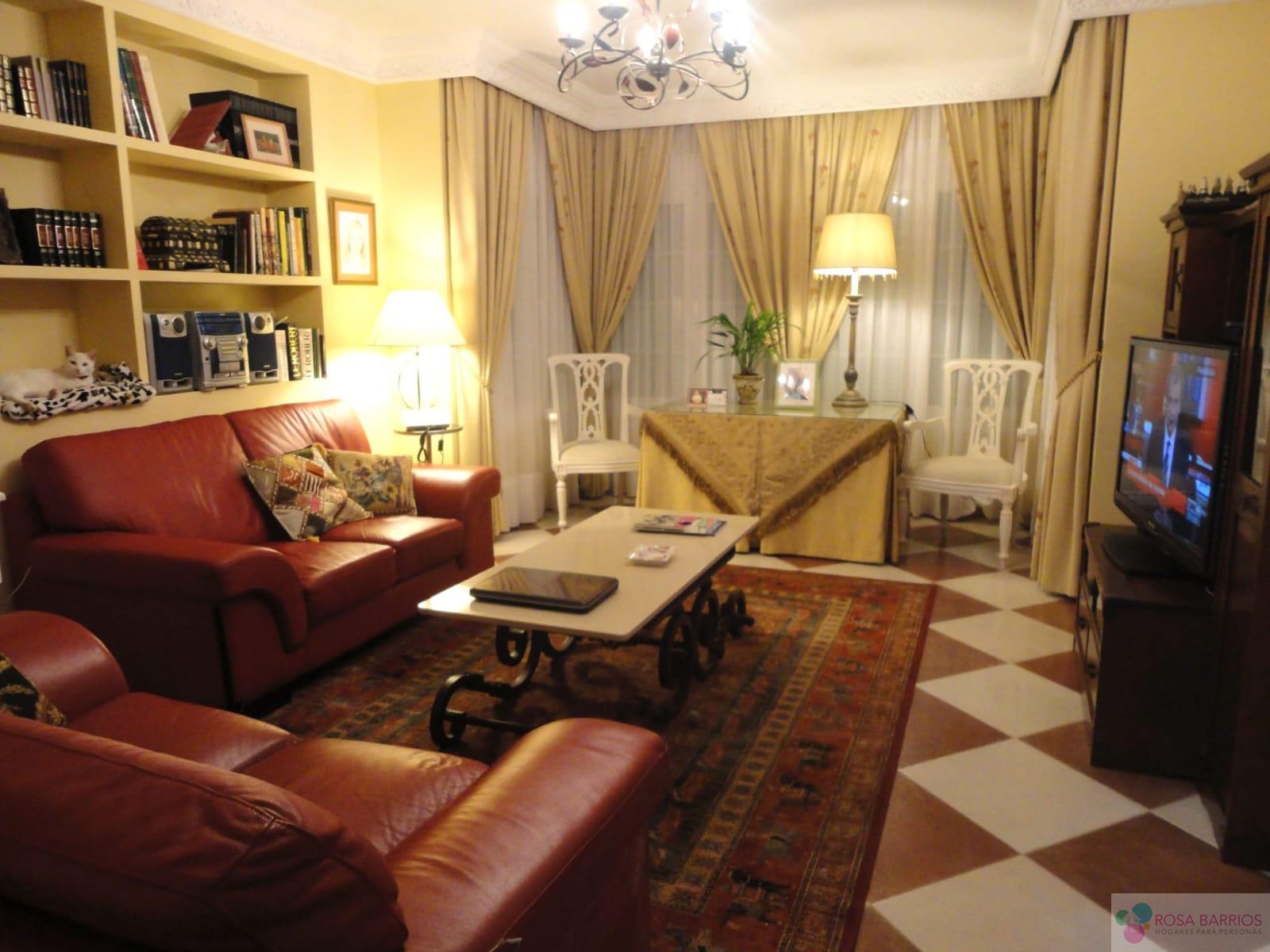 For sale of villa in Estepona