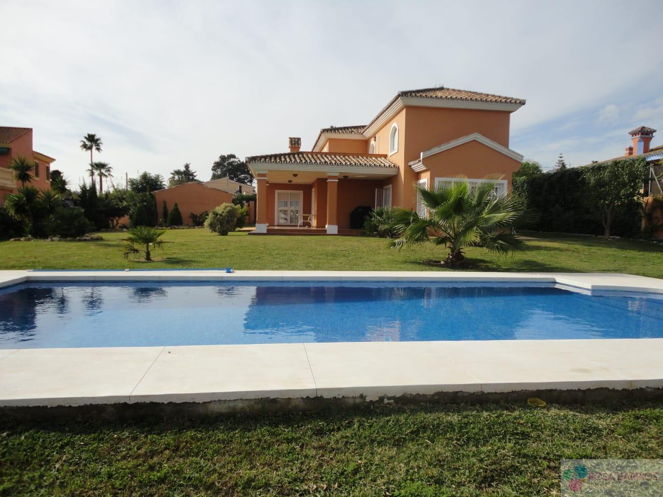 For sale of villa in Estepona