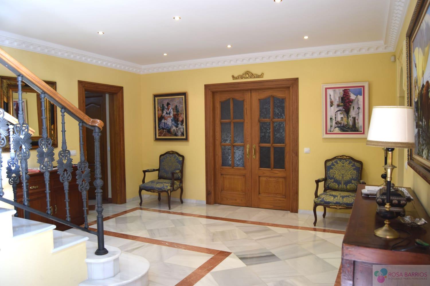 For sale of villa in Estepona