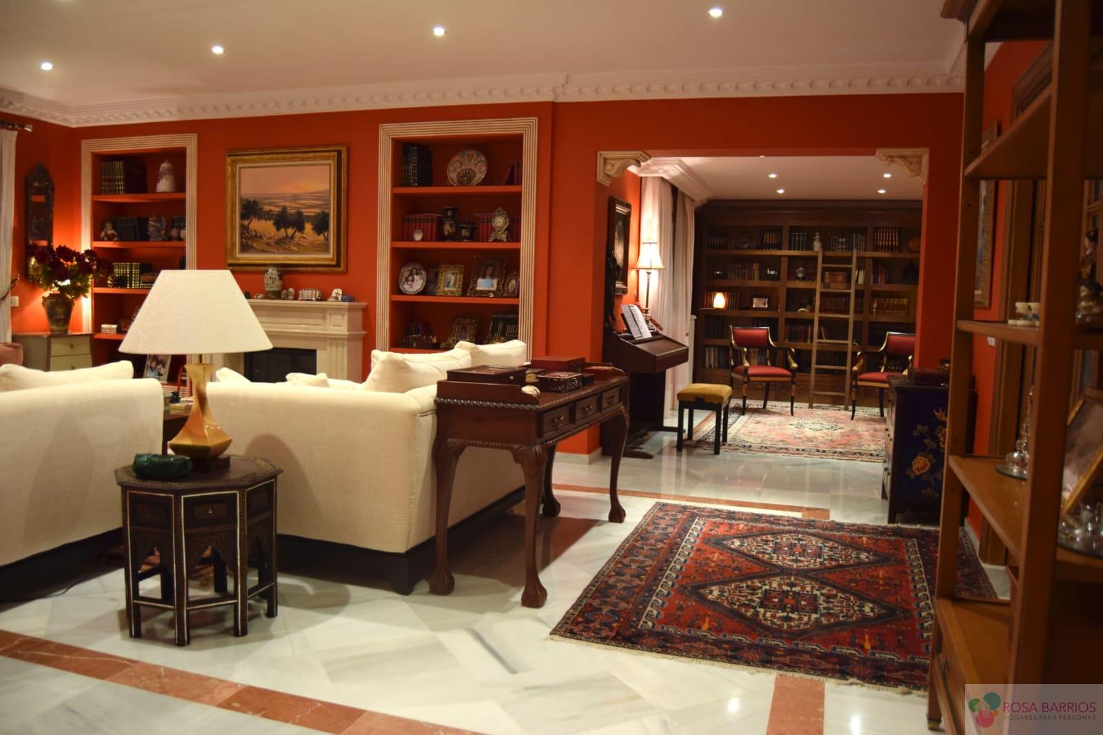 For sale of villa in Estepona