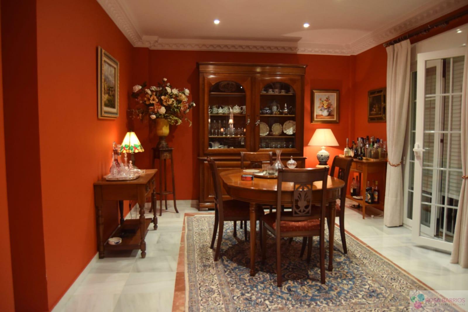 For sale of villa in Estepona
