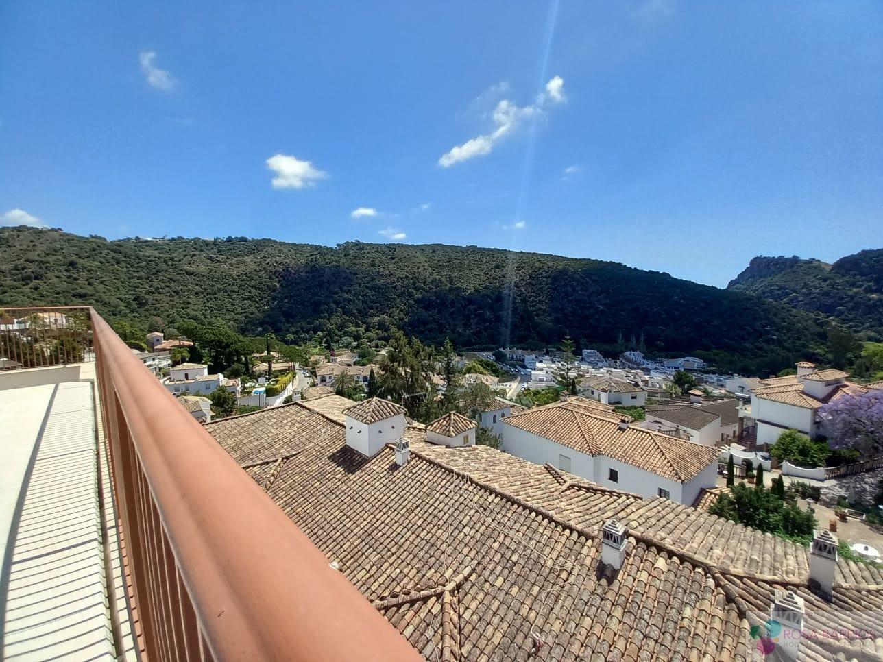 For sale of apartment in Benahavís