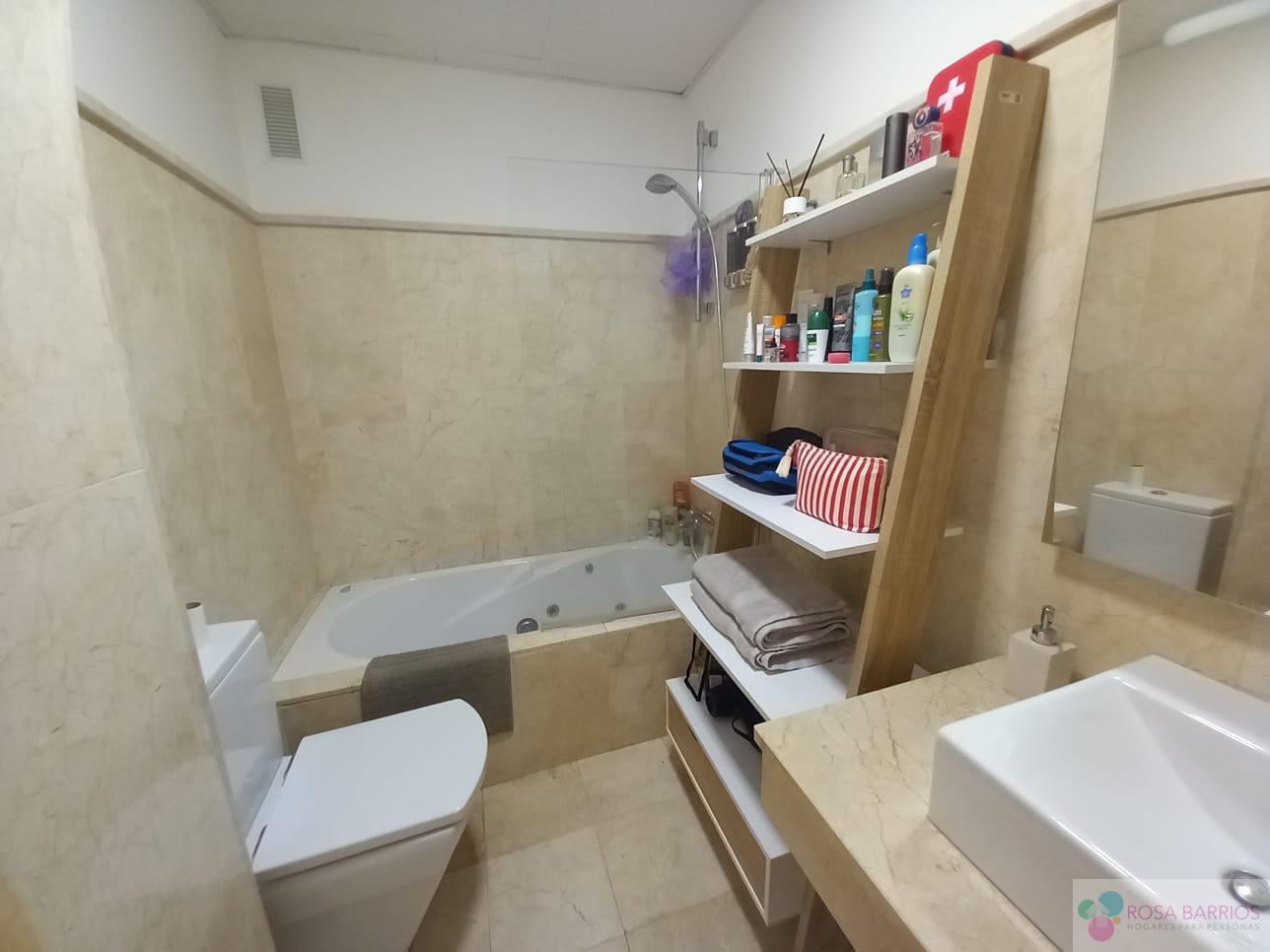 For sale of apartment in Benahavís