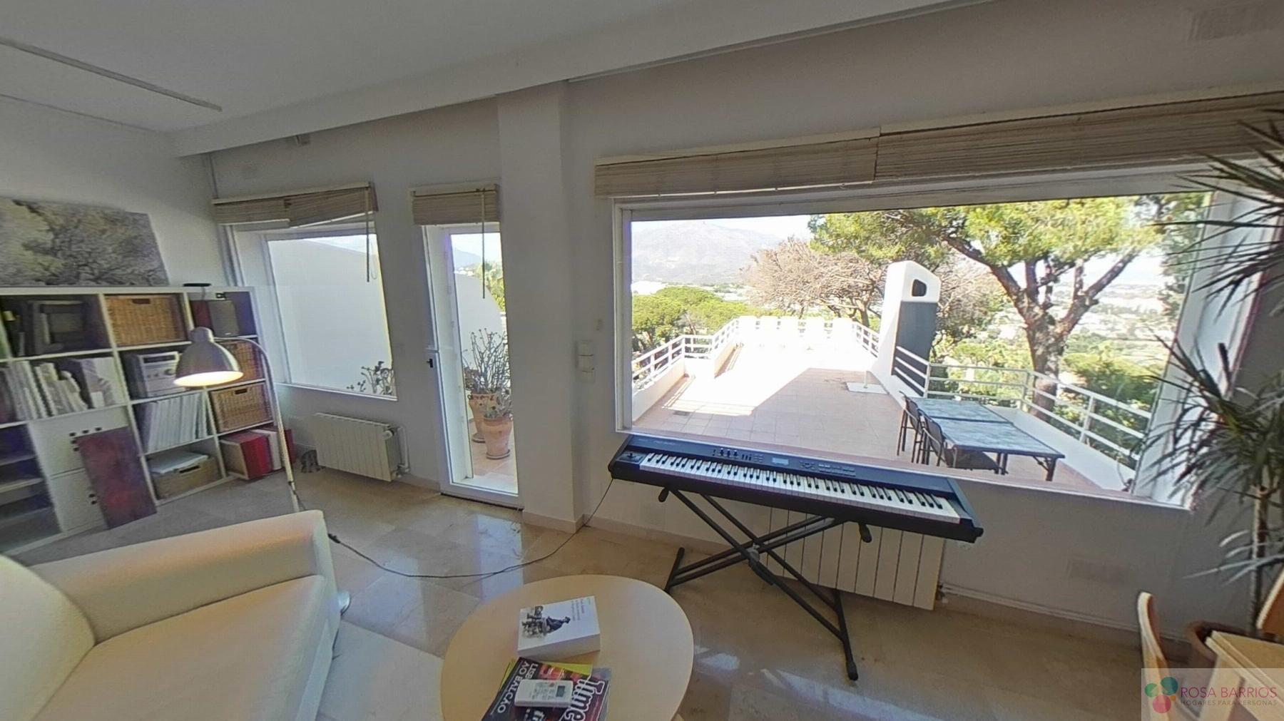 For sale of house in Nueva Andalucía